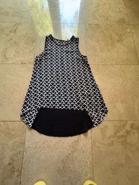 DR2 Black and White Geometric Tank Top